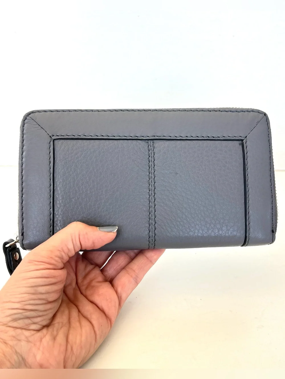 BANANA REPUBLIC Grey Pebbled Smooth Luxury Leather Full Zipper Wallet NWT